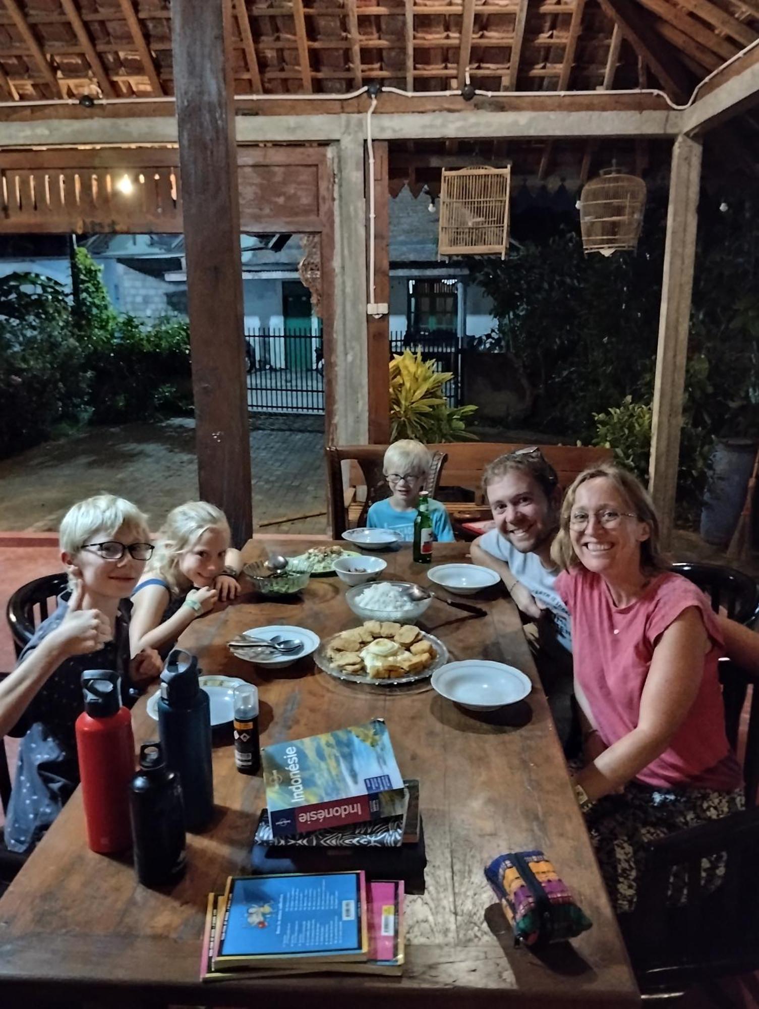 Cebongan Rumah Ukhi Guest House מראה חיצוני תמונה